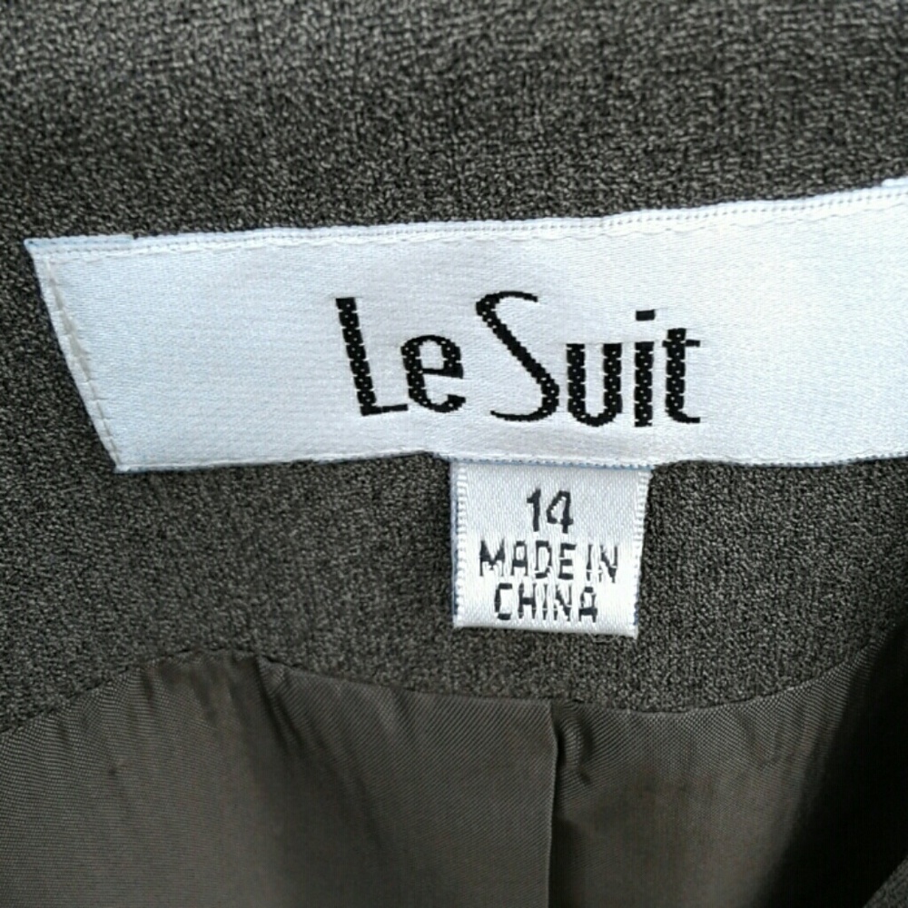 L.e Suit